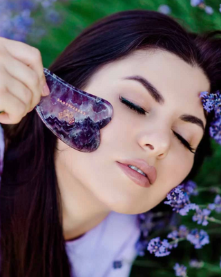 Masážní talíř harmonie a relaxační kámen Crystallove Ametyst Gua Sha - 2