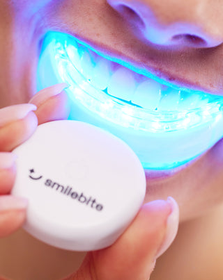 Sada na bělení zubů s LED lampou a bělícím gelem Light & Bright Smilebite - 2